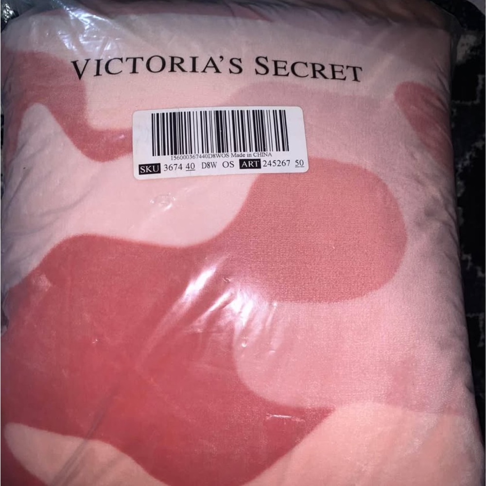 Victoria's Secret Pink Camouflage Sherpa blanket